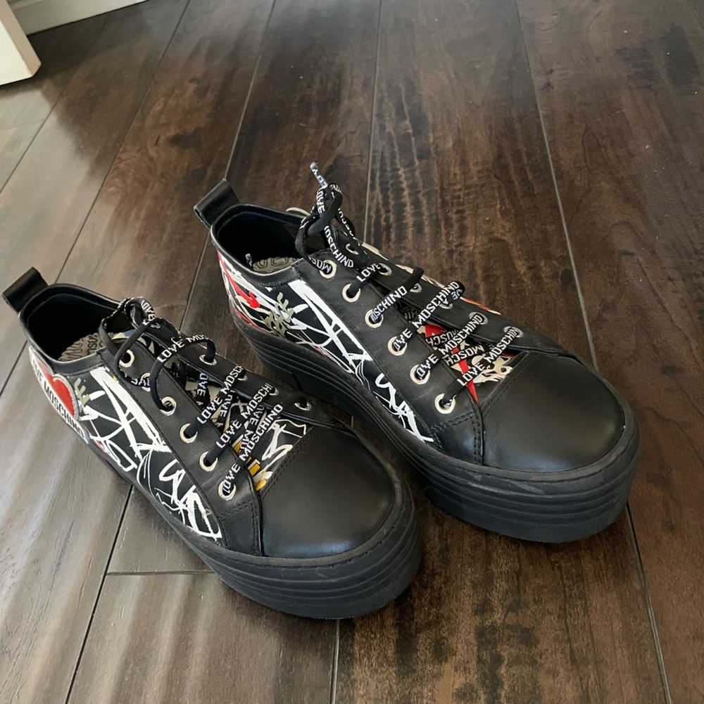 Love MoschinoGraffiti Print Platform Sneaker black graffiti